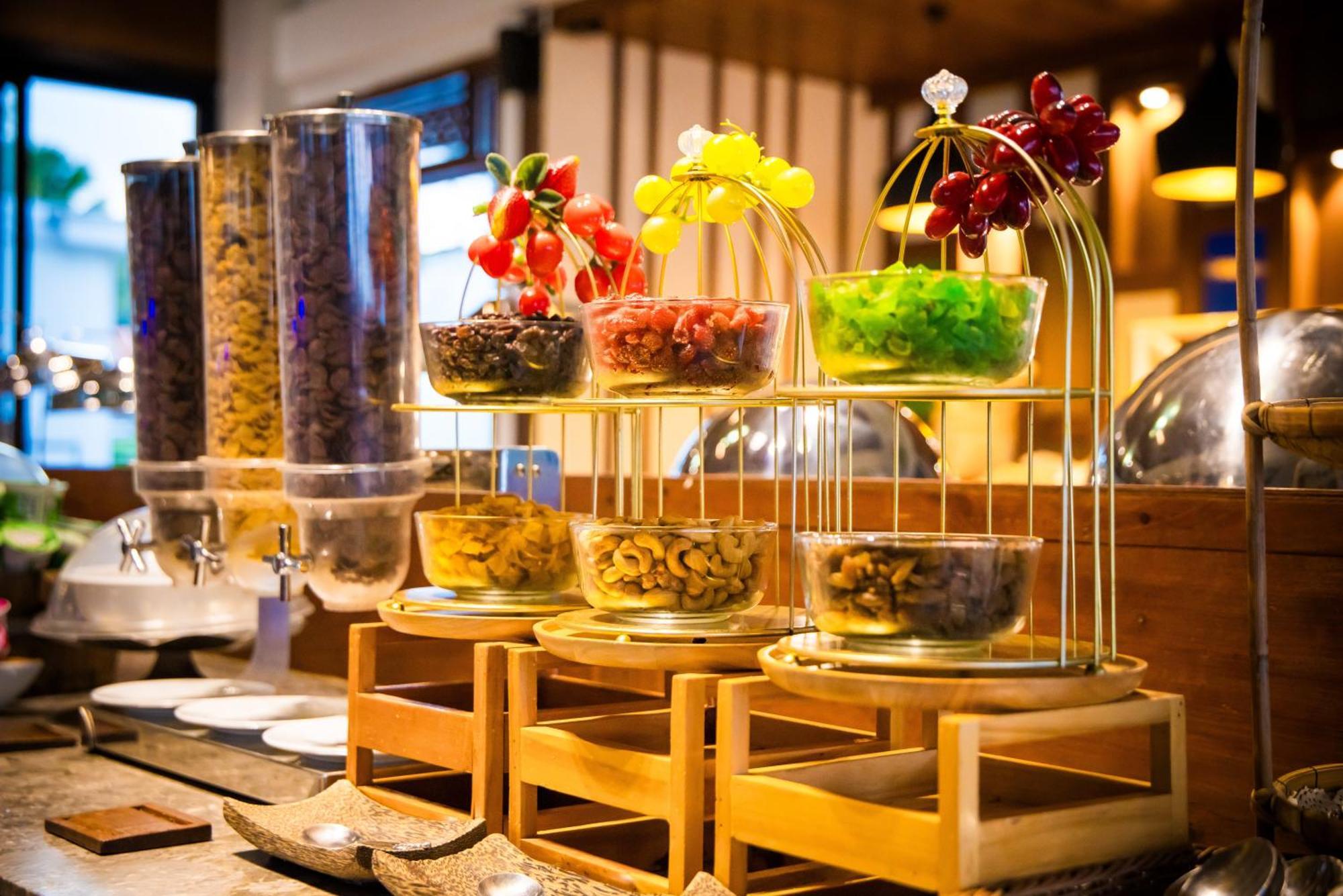 Reception Point -bj&radisson Seaview Hotel Phuket